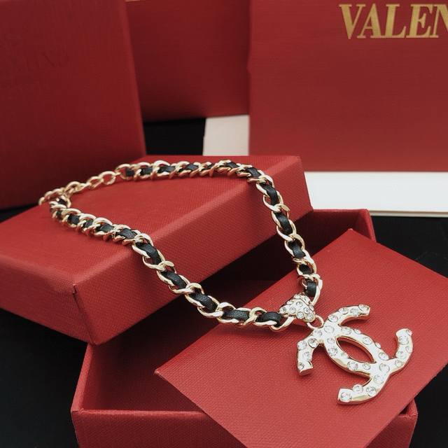 编号Xxl0304 Ch*Nel最新款皮革项链 一致Z批黄铜材质