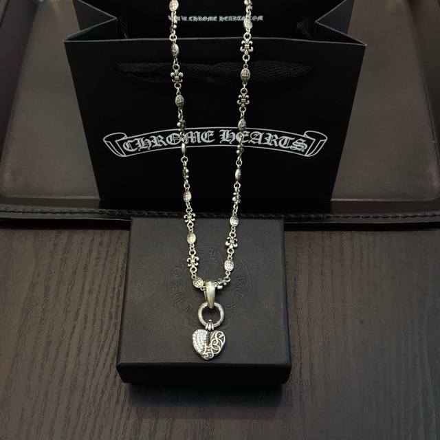 新款 专柜品质 Chrome Hearts克罗心经典复古花球项链，藤蔓爱心吊坠 凹凸造型不同的花纹设计风格 呈现出与众不同 十字架 童军花是克罗心的志 所以更经