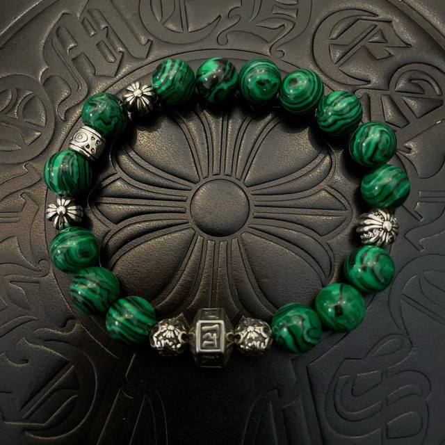 新款 专柜品质 Chrome Hearts克罗心 经典复古多元素孔雀石手串手链 ，快手 Ins 小红书热门，凹凸造型不同的花纹设计风格呈现出与众不同 十字架童军