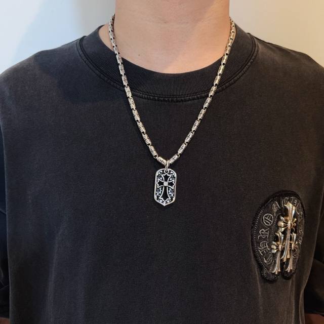 新款 专柜品质 Chrome Hearts克罗心经典复古十字架项链，方牌吊坠 凹凸造型不同的花纹设计风格 呈现出与众不同 十字架 童军花是克罗心的志 所以更经久