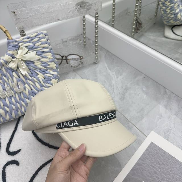 Balenciaga 秋冬上新~ 气质八角帽