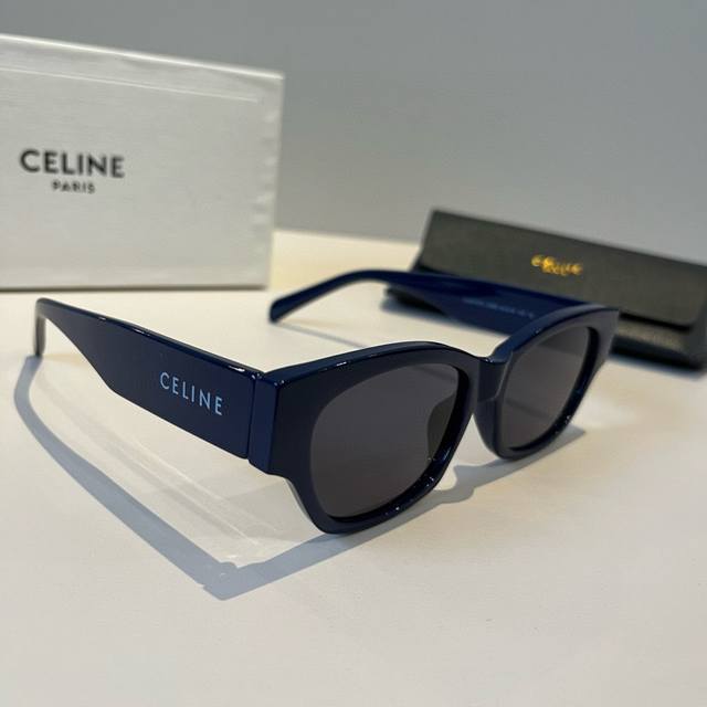 Celine 赛琳墨镜 窄框墨镜时髦精必备 今日必推-Celine窄框墨镜 独特窄框造型时尚感满分个性简约 经典又不失个性每个颜色都超好看 拥有它 让你瞬间成为