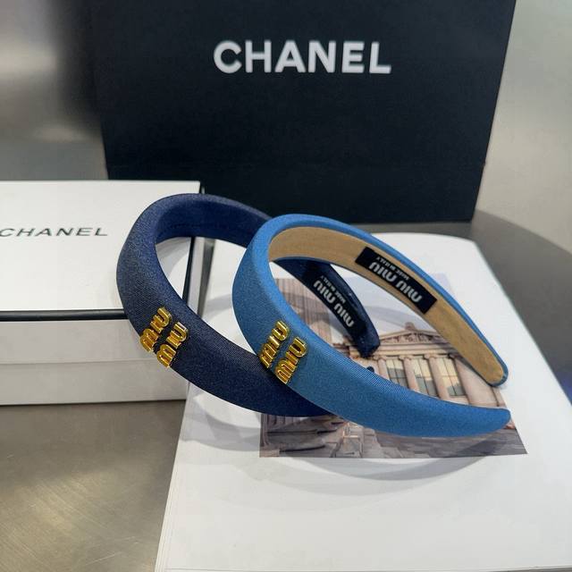 配包装盒 Miumiu新款牛仔布发箍。简单优雅，实用百搭，值得入手！