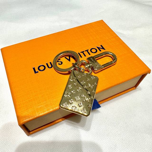 配图片原版包装 路易威登Louis Vuitton经典老花汽车钥匙包。 独家原单货 Louis Vuitton老花钥匙包，亦可零钱包 顶级进口专用材质 五金为进