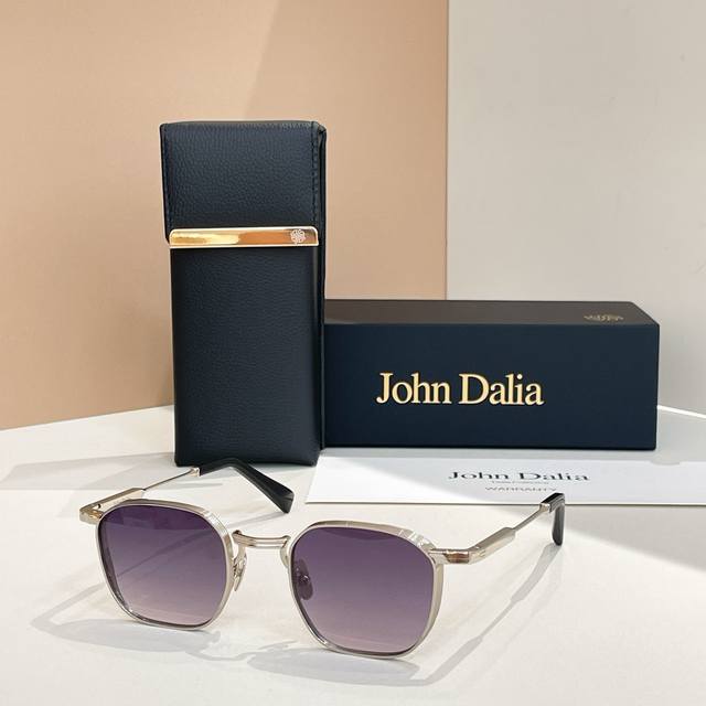 John Dailamodel: Leosize: 49口22-145配送盒子～～