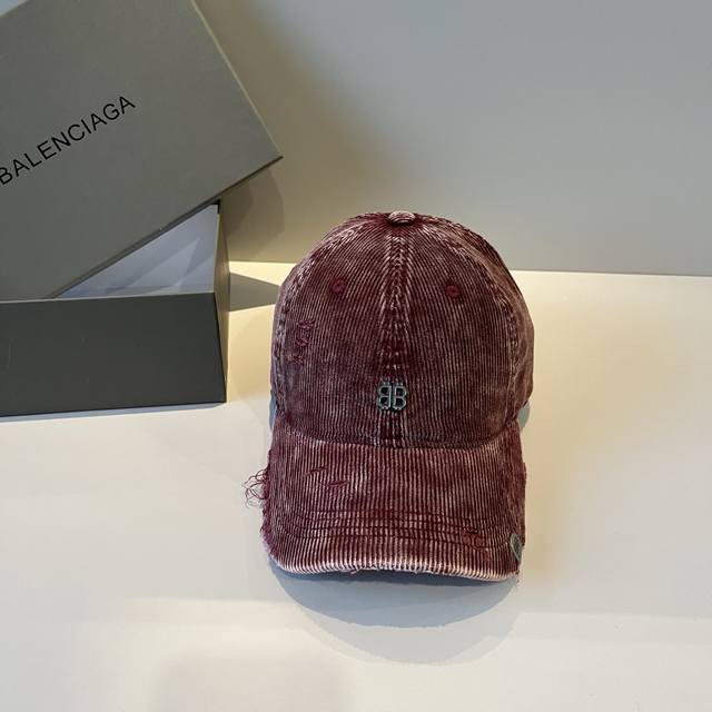 Balenciaga巴黎世家新款Logo棒球帽，很酷的色系，男女佩戴都有不同Style，第一批抢先出货！巴黎粉必入款！