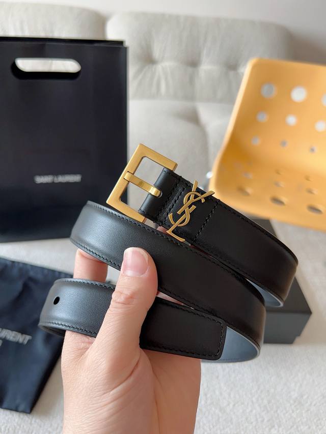 Saint Laurent 圣罗兰 女士腰带； 原版开模 为此凸显效果；产品每个细节都严格要求。进口小牛皮 配以Cassandre 标识腰带环。复古金银五金可选