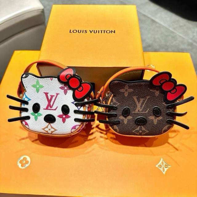 元配图片包装Louis Vuitton新款米妮乔巴钥匙扣零钱包耳机包 可以挂在包上当挂饰 还拉我系在腰带上 有配链条可以斜挎