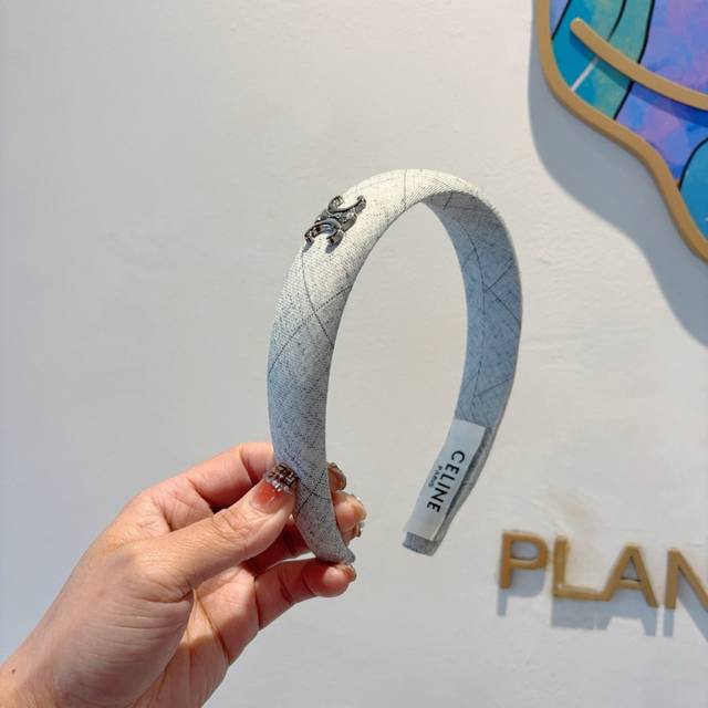 配包装 Celine 赛琳 凯旋门经典新款发箍，女神必备头箍，非常舒时尚百搭，舒适潮流款！