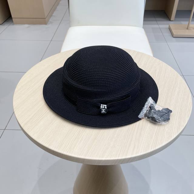 Chanel香奈儿2025法式平沿渔夫帽子女款夏季防晒不规则草帽气质出游盆帽遮阳帽