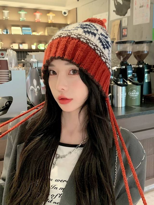 蒙口Moncler 复古提花保暖针织帽子女2025秋冬季休闲百搭防寒护耳包头帽显脸小