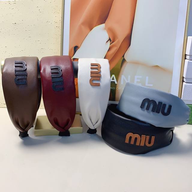 Miumiu缪缪 Miumiu发箍 羊皮宽版车线Logo轻奢风发箍气质百搭小仙女必入单品名媛风十足～宝藏款 闭眼入推荐款 单个