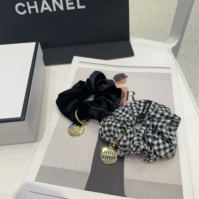 配包装盒 Miumiu新款发圈，简单优雅，实用百搭，名媛范儿十足！小仙女必备