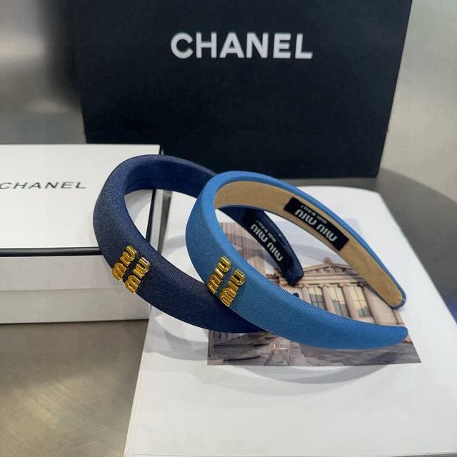 配包装盒 Miumiu新款牛仔布发箍。简单优雅，实用百搭，值得入手！