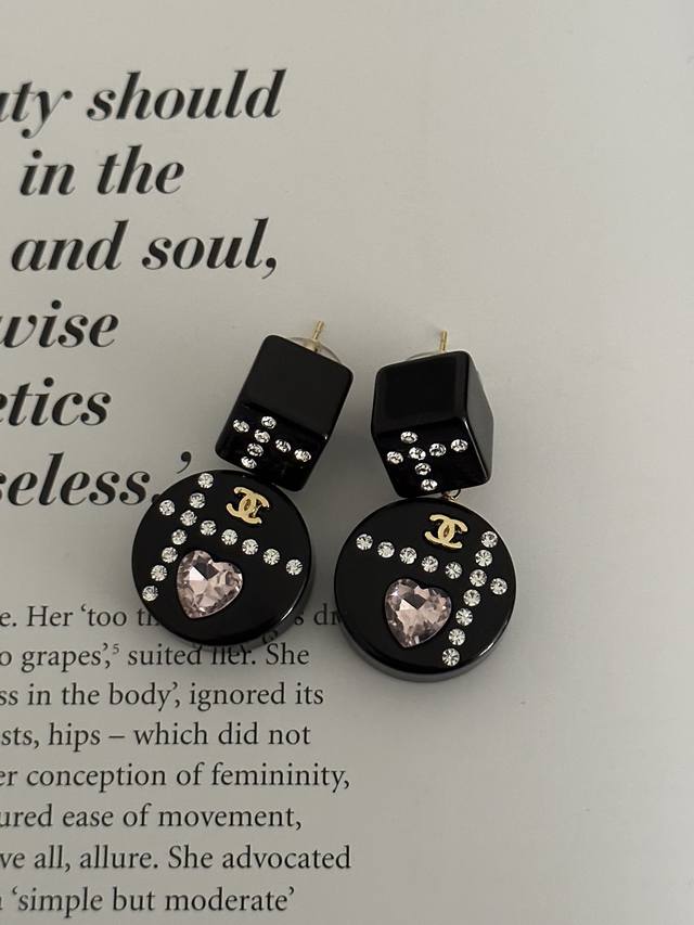 Chanel香奈儿耳钉 P