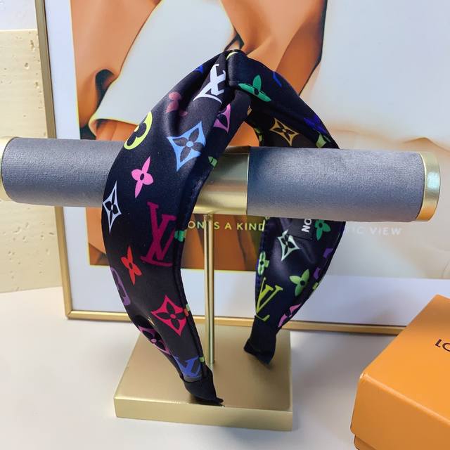 Lv路易威登 驴牌发箍 七彩轻奢风发箍气质百搭小仙女必入单品名媛风十足～宝藏款 闭眼入推荐款 单个