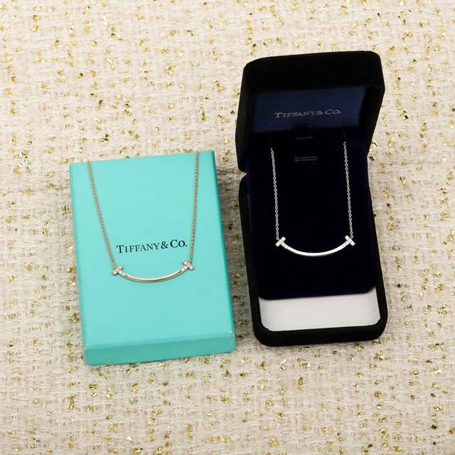 211487 我们出品 纯银精工灭世版 粗版微笑带钻项链，可订制真金版本，只做对版货 Tiffany T 系列象征着爱的无限可能。该系列灵感源自 1975 年亮