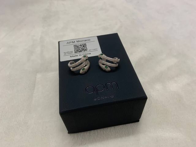 Apm Monaco 密镶交织Kaa银白色耳环女精致气质款耳饰品礼物。