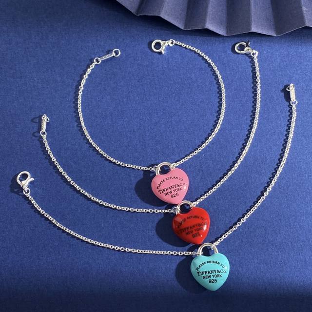 Tiffany蒂芙尼Tfn夏日小清新彩色珐琅滴油红色粉色天蓝色爱心形吊坠手链 3个色 手链重约7G 手链约长18.7Cm 吊坠约1.64Cm*2Cm*0.64C