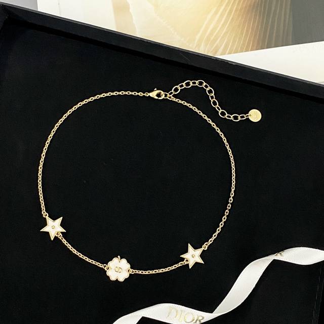 今日新款 编码N1113 0255820 Dior项链热销款爆上新 迪奥白色贝母四叶草星星项链 白色贝母星星、幸运四叶草金属点缀 白色贝母一眼就很夏天，低调又质
