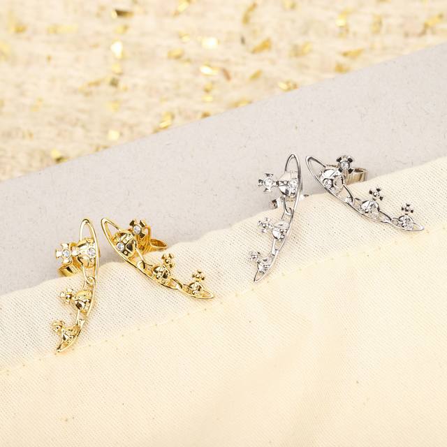 208367 我们出品 Zp1340，必入爆款量大咨询客Fu Vivienne Westwood 宝宝，什么是快乐星球，来，这就是快乐星球！绝美三个小土星耳钉，