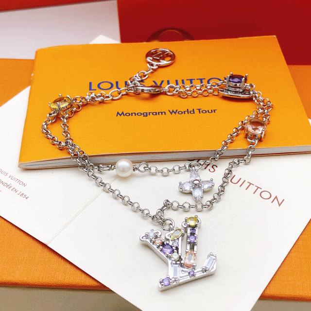 编号Lsl0236 Lv*最新款双层彩钻手链 一致Zp黄铜材质