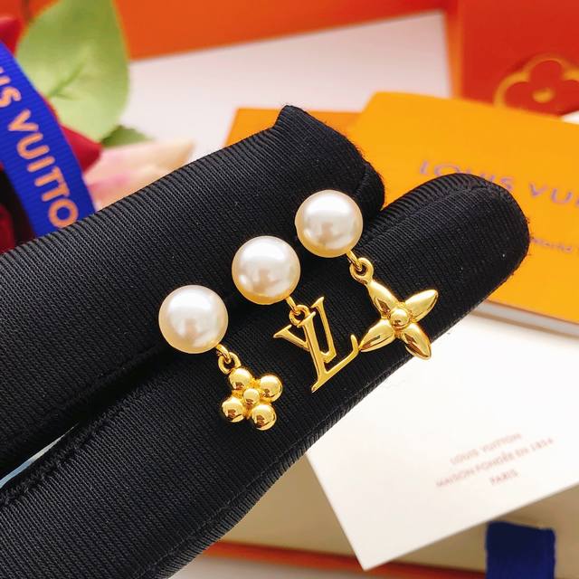 编号Led0393 Lv*最新款三合一耳钉 一致Zp黄铜材质