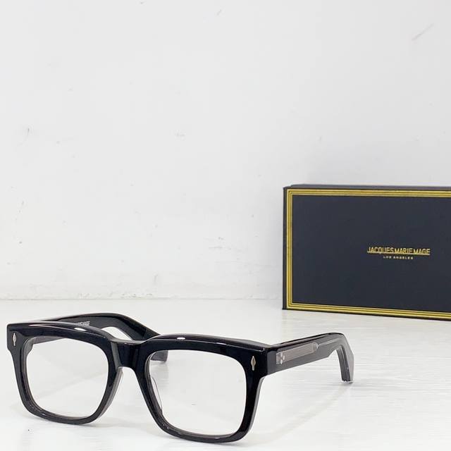 变色 Jacques Marif Mage Torino-Epoxy 系列 精致的惠灵顿造型经过重新设计，配有定制的箭头前针，具有手绘环氧镶嵌物，外露的镜腿线芯