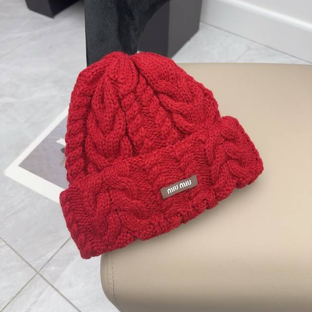 Miu 秋冬毛线帽上新 双层麻花工艺 慵懒甜美十足！