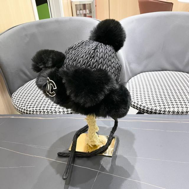 Chanel 秋冬款氛围拉满滑雪超级出片的雷锋帽又保暖又好看精细皮材质