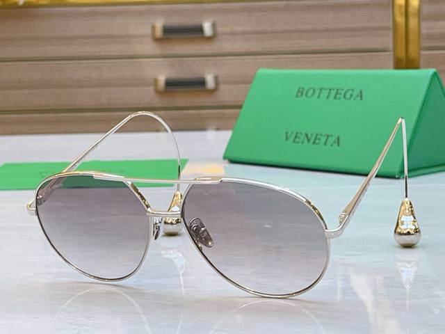 Bottega Venet* 宝缇*嘉新款太阳镜，Model：Bv1701A，Size：58口14-145
