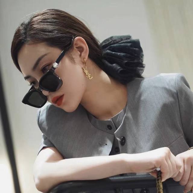 Gentle Moster Gm 2025新款Gm蒙口联名款方框素颜瘦脸潮太阳眼镜 型号：Swipe4