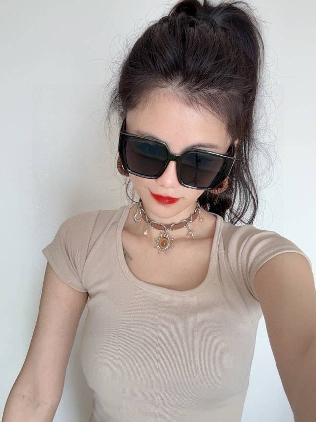 Lv 2025新款女士方框太阳眼镜 开车墨镜 新款太阳镜 时尚大方 舒适轻盈 精致奢华 超轻 型号：L6133