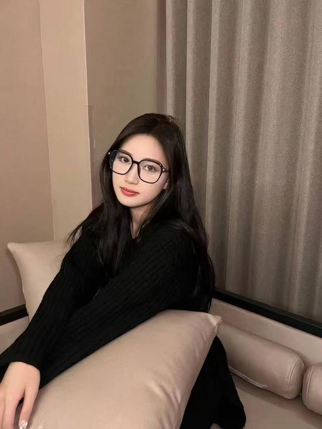 Celin*超轻防蓝光辐射黑框眼镜女素颜大脸显瘦平光近视装饰眼睛框架