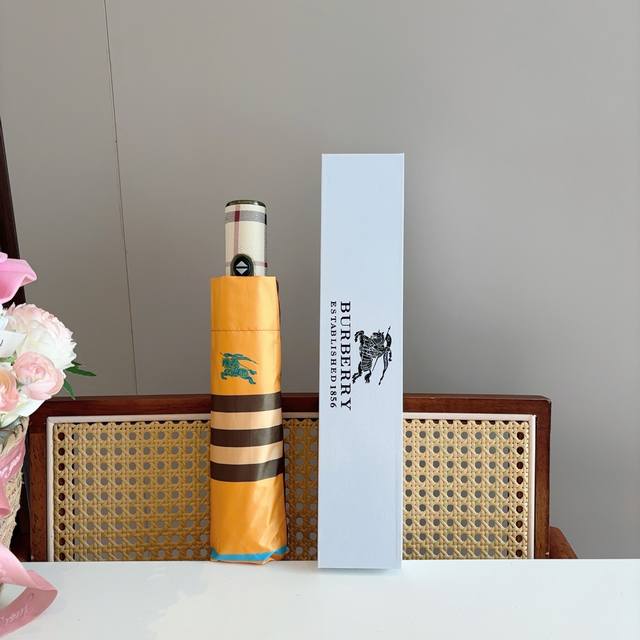Burberry 巴宝莉 三折自动折叠晴雨伞 年度巅峰之作 经典 高雅 时髦 这就是被称为英国Burberry风格所在 巴宝莉晴雨伞特别值得骄傲就是其超强的防晒