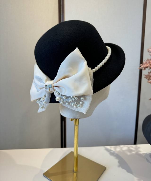 Miumiu缪缪新款盆帽，百分百羊毛面料%，头围57Cm