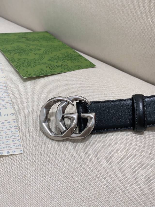 Gg Marmont系列窄版腰带黑色皮革 复古银调配件 双G 宽度：3.0厘米