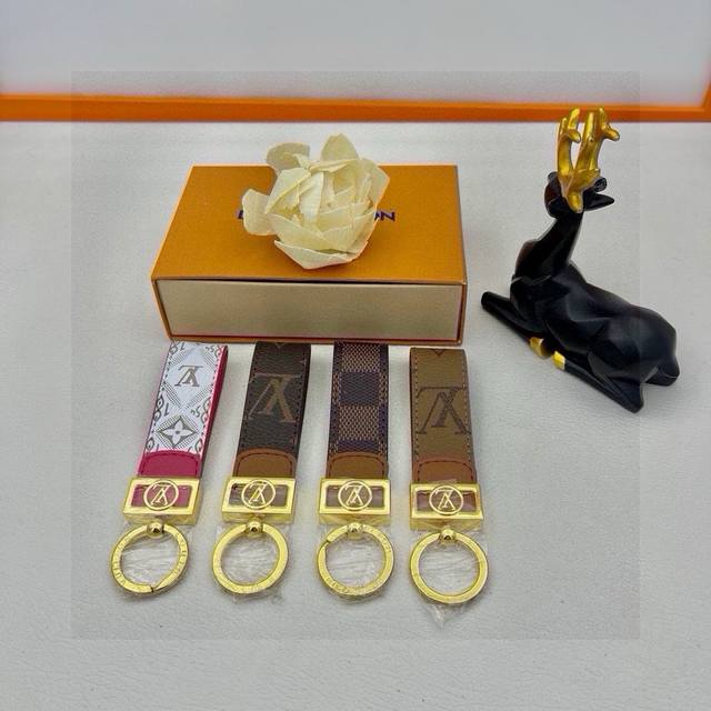 元配图片原版包装一比一版本路易威登Louisvuitton 钥匙扣M65221经典老花Monogram，经久耐用， 是 Dragonne 钥匙扣理想的材质，可打