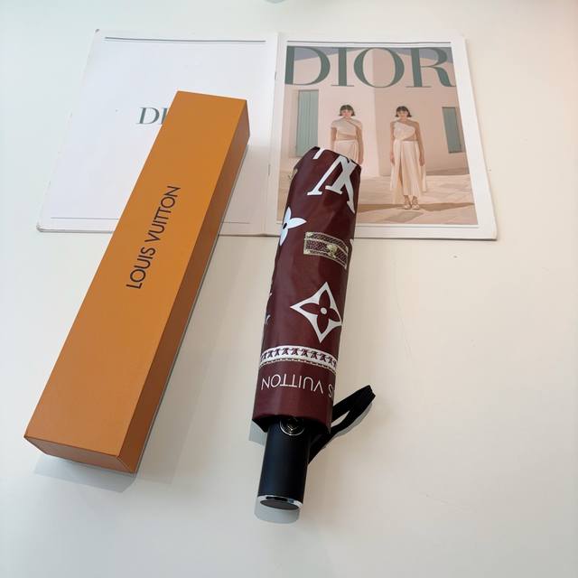 Louis Vuitton 路易威登 三折自动折叠晴雨伞 新涂层技术深色伞面 拥有令人惊喜的遮光效果！