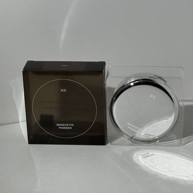 高端品质 3Ce柔焦定妆银盒粉饼9G 现货两色： 1号Fair号象牙白 2号Clear Light号浅米色