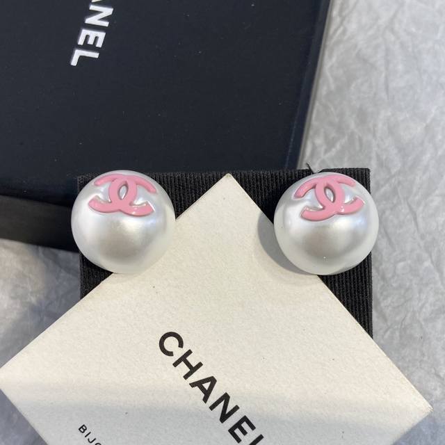 Xe0726 Chan L 25C早春款半圆球双C耳钉 订制树脂容易报废，凡是涉及到订制树脂的，都不好做，做报废N批，巨重工，Zp全部被抢光了，Zp跟我们家出品