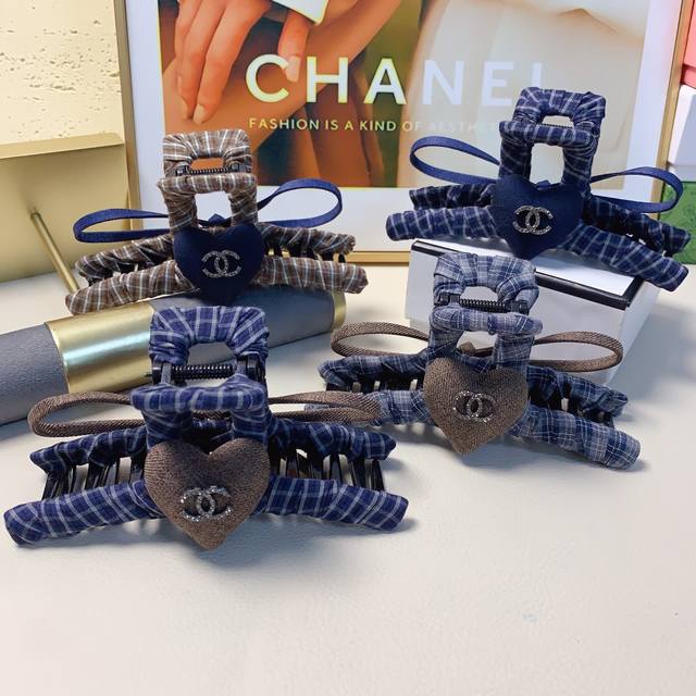 chanel小香 Chanel抓夹 Ab面蝴蝶结抓夹气质百搭日常精致小单品 小仙女必入单品 宝藏款 闭眼入推荐款 单个 配发箍盒