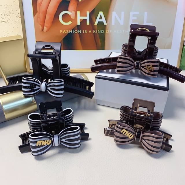 chanel小香 Chanel抓夹 醋酸蝴蝶结抓夹气质百搭日常精致小单品 小仙女必入单品 宝藏款 闭眼入推荐款 单个 配发箍盒