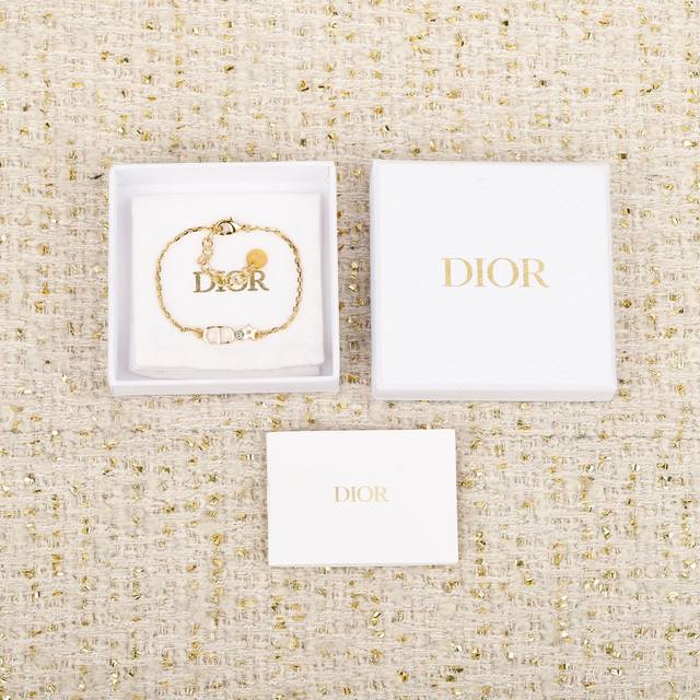 250429 我们出品 Zp4940！量大咨询客Fu Dor Cd星钻手链 是心动啊最新款绝美星星！全网首发现Huo！先到先得超级精致时尚的星星元素！超爱本季度