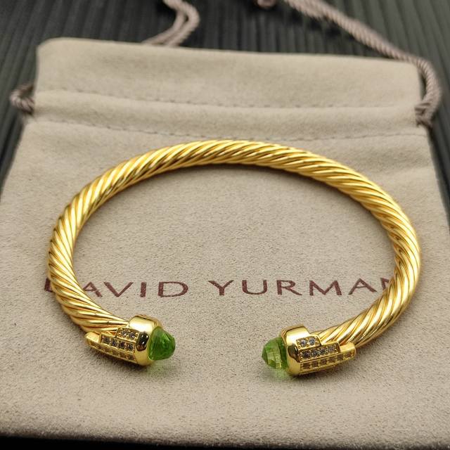 David Yurman 金色5Mm 5排钻浅绿钻手镯。浅绿钻。建议适合佩戴的手围15-20Cm 编号Dysz-277