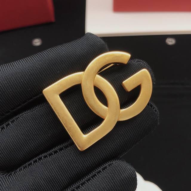 编号Dgxz0003 Dg*最新款光面胸针 一致Z批黄铜材质