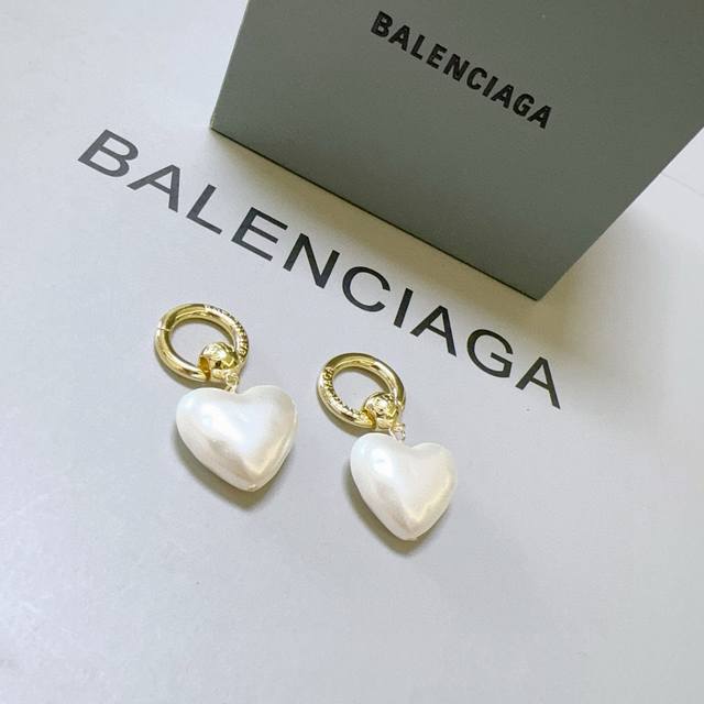Balenciaga 巴黎世家耳钉 王炸系列 专柜同步 更新 简约珍珠加造型耳环 经典造型搭配 设计感十足 搭配衣服绝绝子