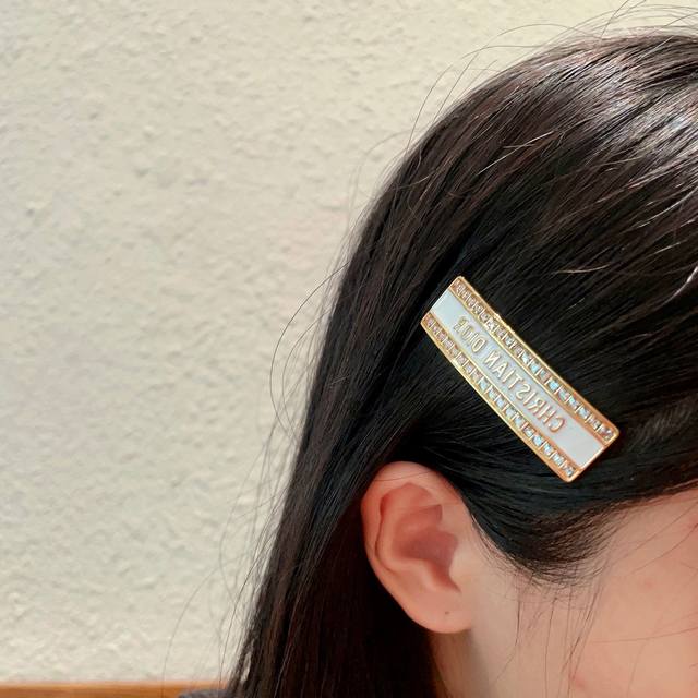 Dior 迪奥 星星 Dior发夹 专柜新款上市 美得不要不要的 唯美 浪漫 人手必备款 火爆小红书 精选Zp一致材质 超 Nice