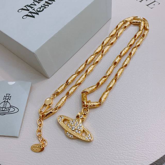 高品质经典大土星项链男女同款 60Cm 项链Vivienne Westwood西太后土星项链！英国时装设计师，时装的朋克之母！时尚潮流风格，品质强大，超美的设计