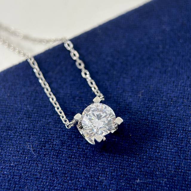 项链 耳钉 Aa446 卡家 一克拉 牛角 四爪 项链 出货出货啦啦啦最时尚经典牛角系列不多作介绍！现货出！高端定制顶级925纯银高碳钻 镀金！高碳钻的震撼你们